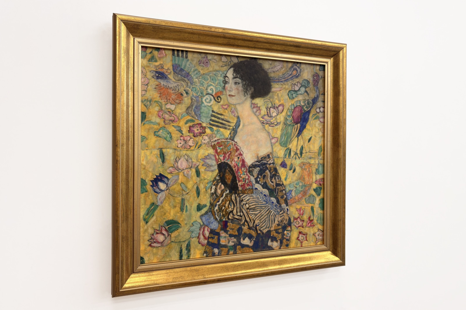 ファンを持つ女性 - Gustav Klimt