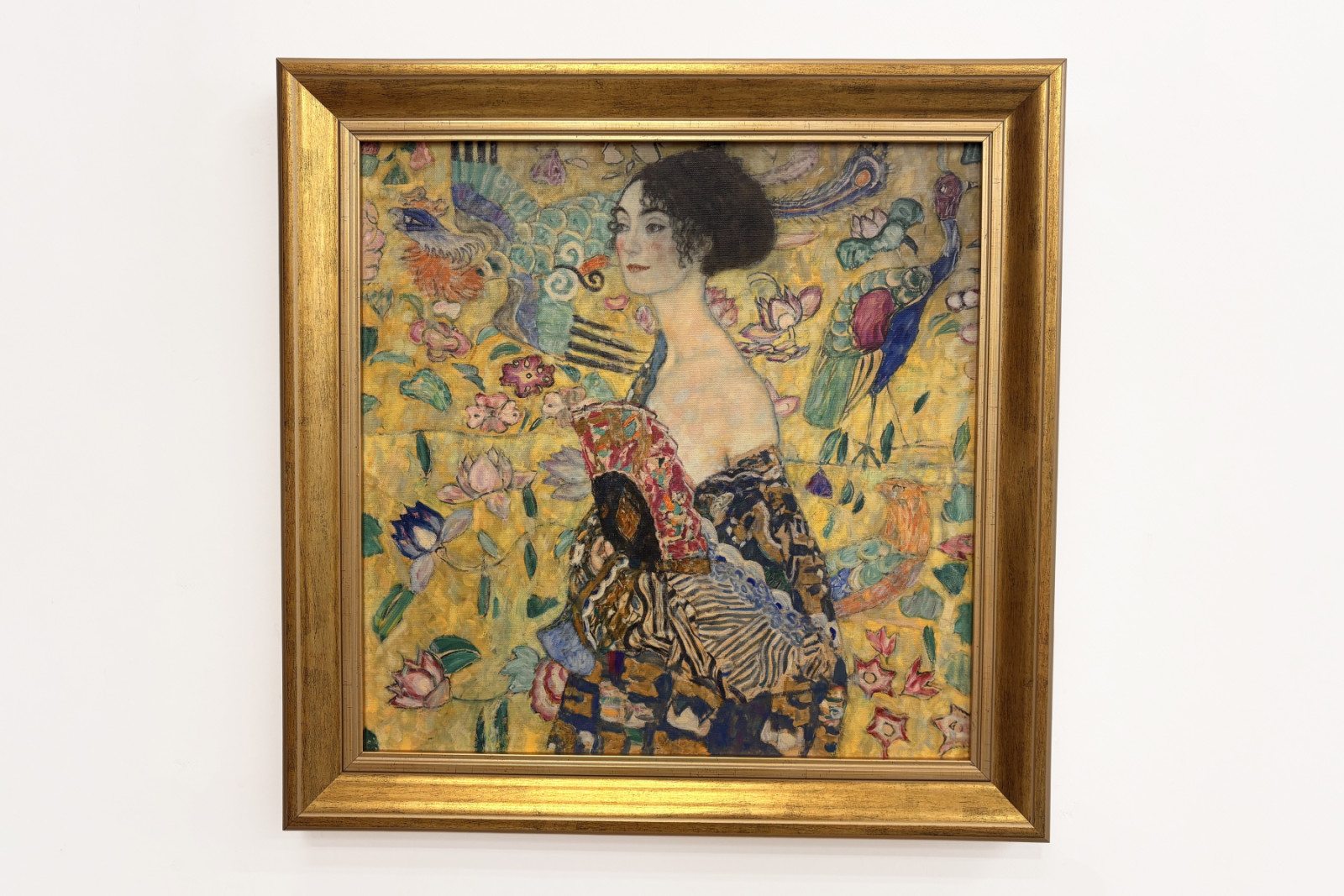 ファンを持つ女性 - Gustav Klimt