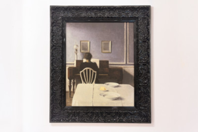 ピアノで若い女性とインテリア - Vilhelm Hammershoi