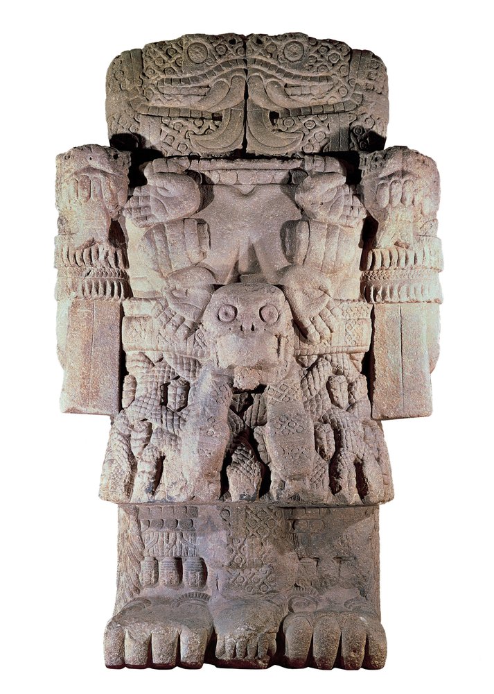 アステカ文明：大地と創造と死を司る女神の石像 コートリクエ（石材