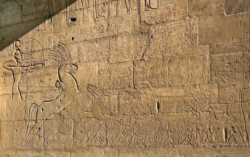 ラムセス二世とネフェルタリ 彩色壁掛け置物レリーフ壁画