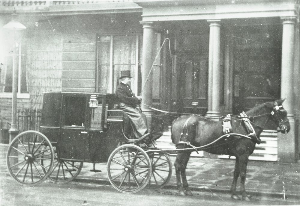 馬車、1890 | 英語の写真家