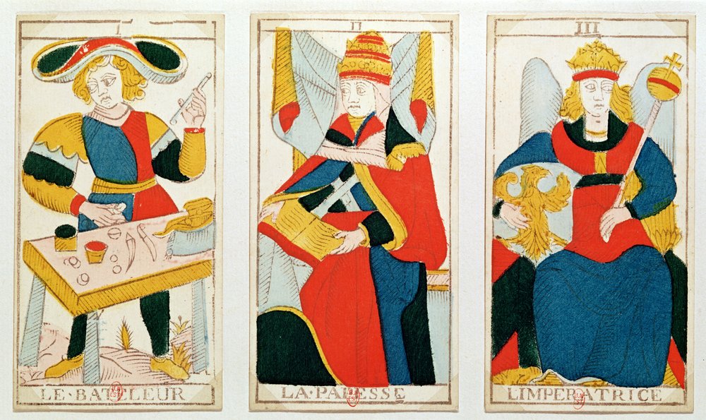 魔術師、大祭司、皇后を描いた3枚のタロットカード（色付きの木版画）