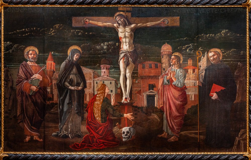 処女聖ペテロ、マグダラのマリア、使徒聖ヨハネ、聖ベネディクトの間で