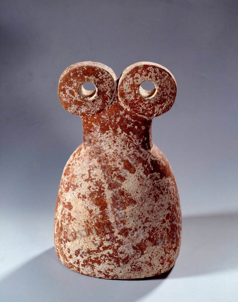 メソポタミア：テラコッタ製の目を持つ偶像。紀元前3300-3000年。日