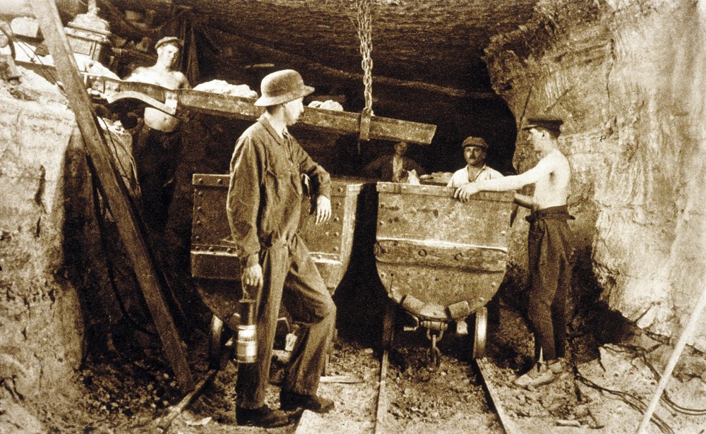 カリ鉱山の鉱山労働者、アルザス、c。 1900年（白黒写真）
