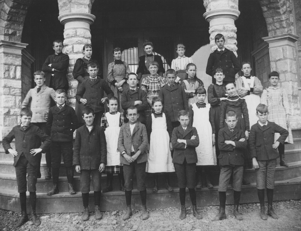 アレクシスI.デュポンスクールでのウィザー先生のクラス、1894 作： ピエール・A・ゲンティウ
