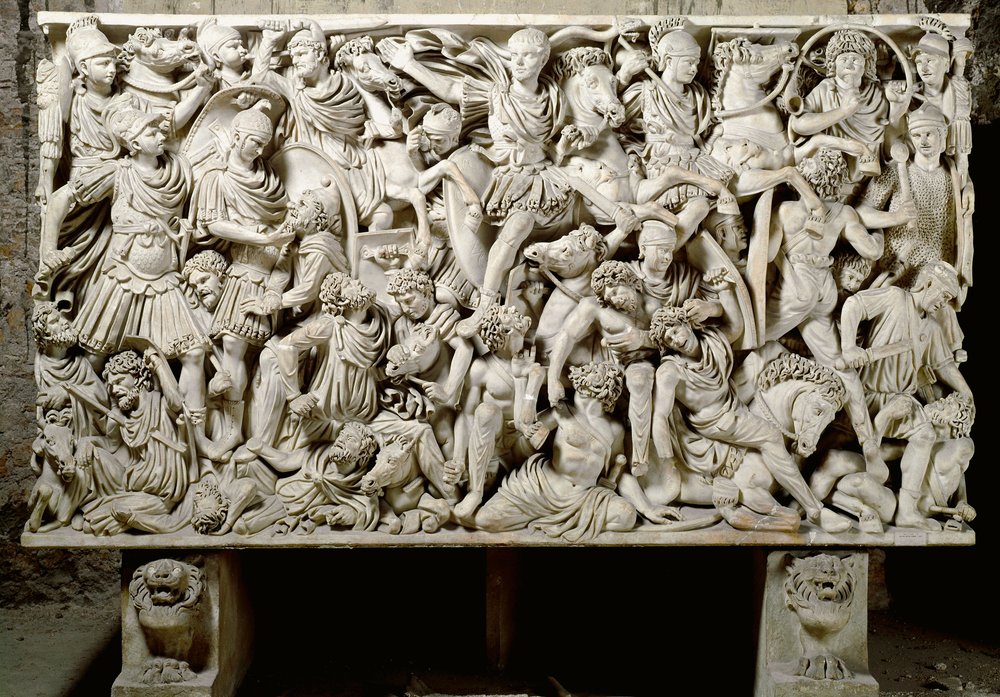 置物 　古代ローマ　モチーフの石彫刻　アート作品 ローマ美術：ローマ人と野蛮人が対立する戦闘シーンを描いた石棺