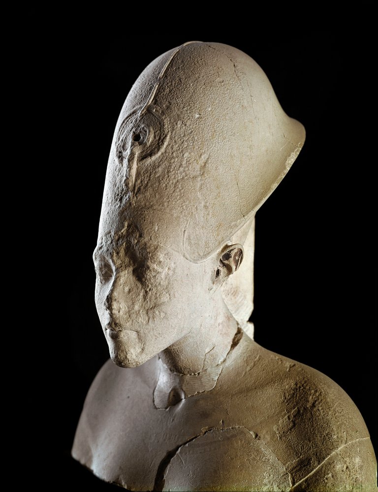王妃ネフェルティティ | ルーブル彫刻美術館