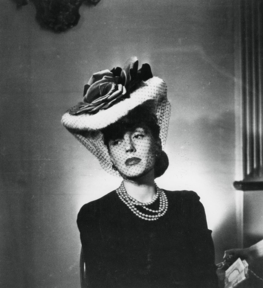 1943年フランスのファッションデザイナー、ジャックファスの帽子と
