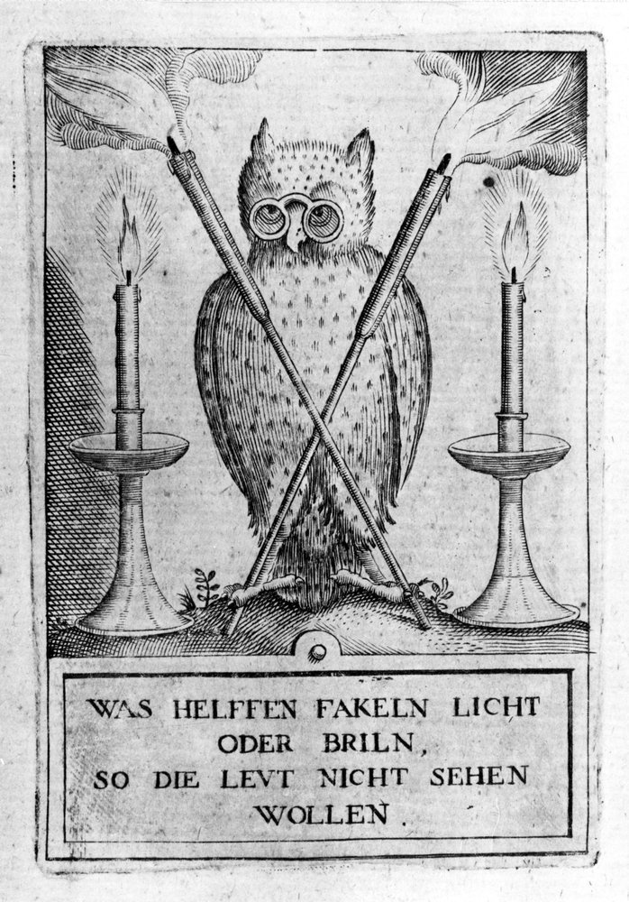 眼鏡をかけたフクロウは知恵の象徴。Amphitheatrum sapientiae