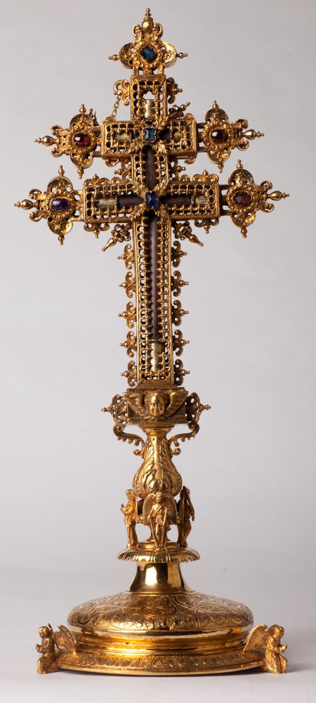 聖遺物の十字架。ジュエルを使った金属加工。由来 修道院（サン