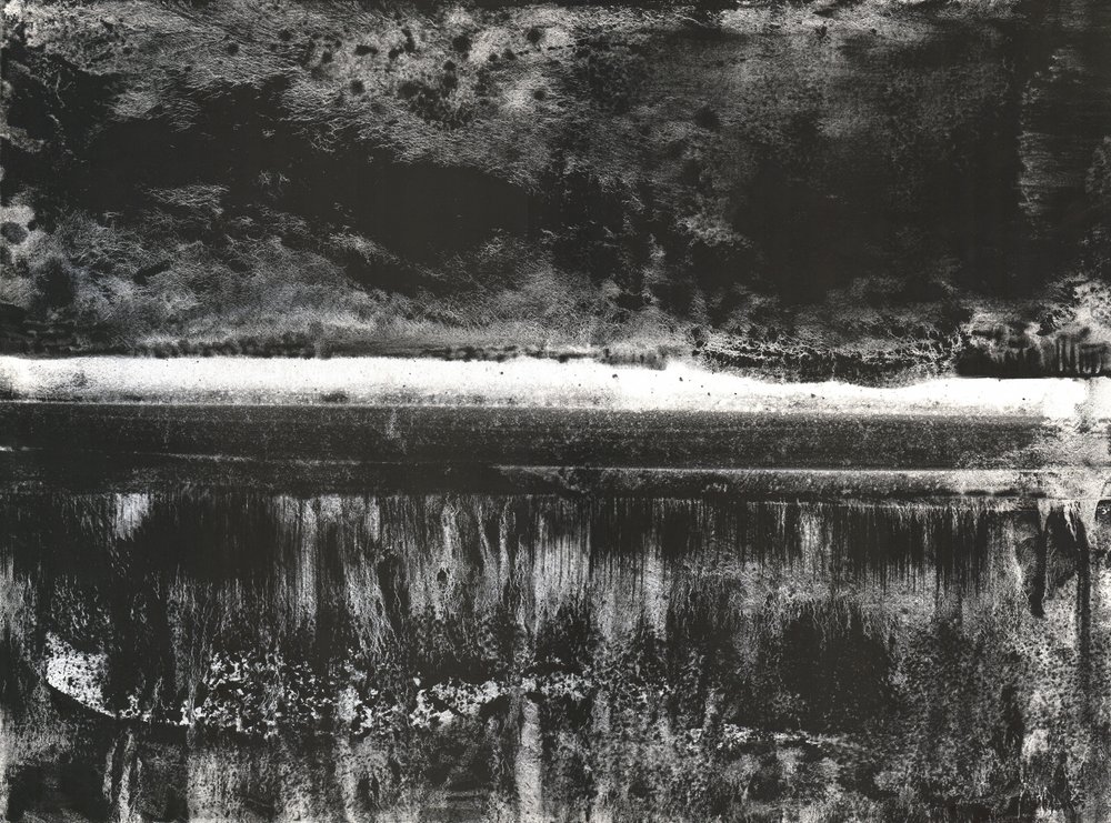 暗雲立ち込める地平線の映り込み 作： 