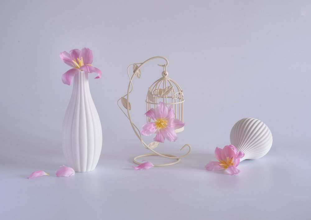 繊細な花の静物画 作： 
