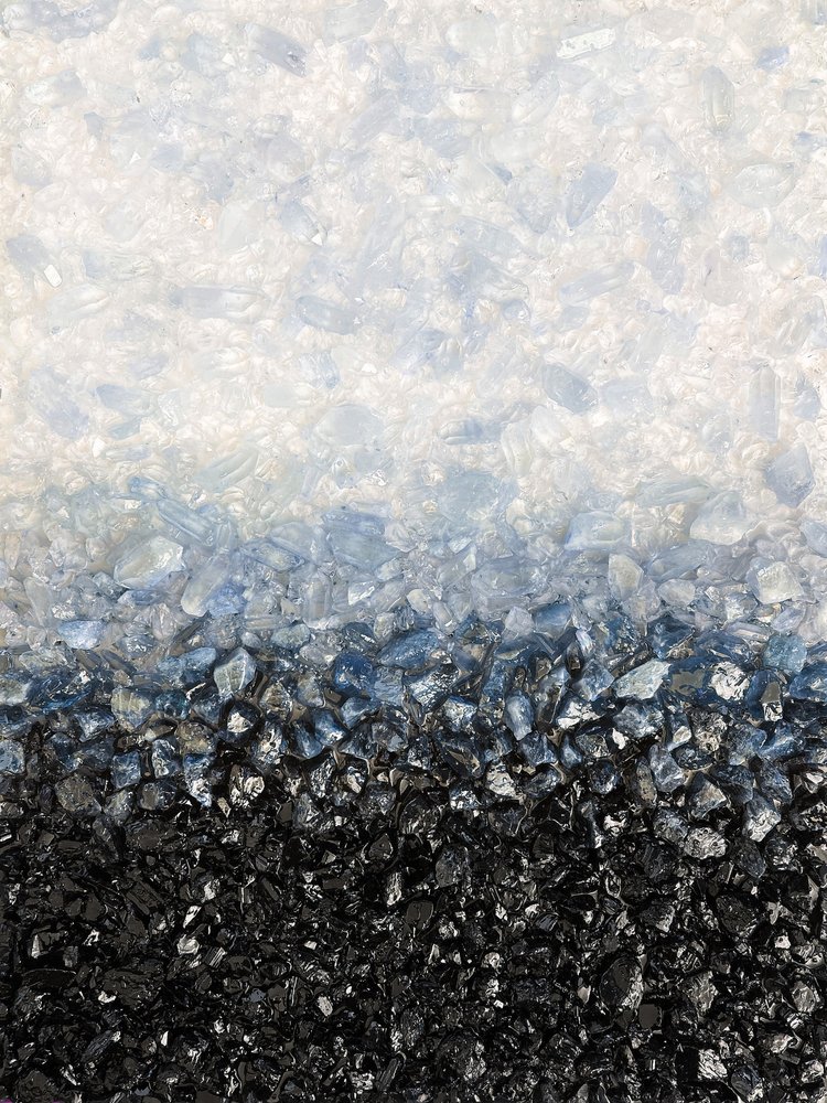 ブルー・ブラック・クリスタル・グラデーション 作： 