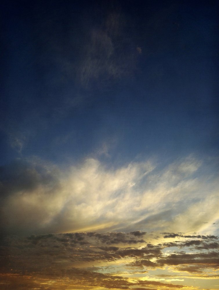 色鮮やかな夕暮れの空 作： 