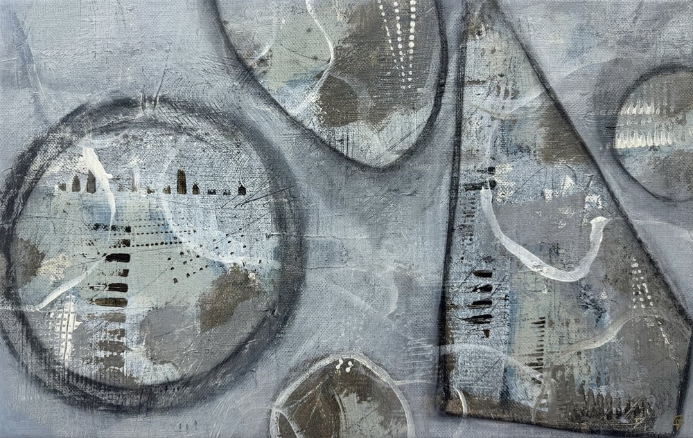 質感のあるグレーの図形 作： 