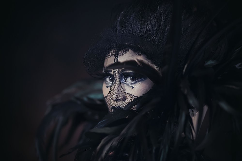  作： 