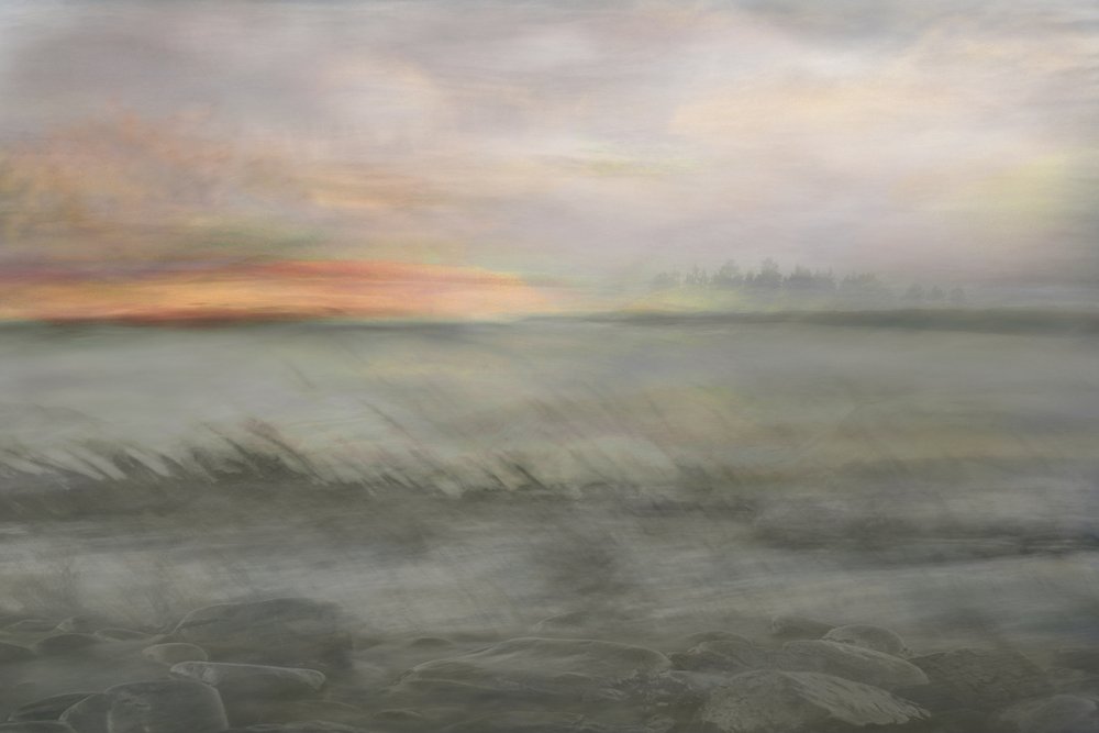 霧に包まれた海の輝き 作： 