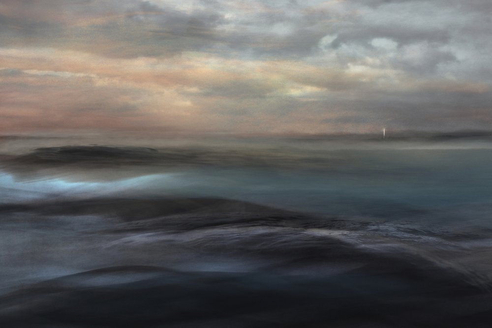 霧のかかった海の光 作： 