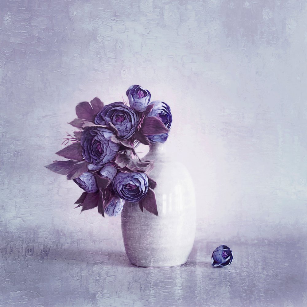 繊細な紫色の花 作： 