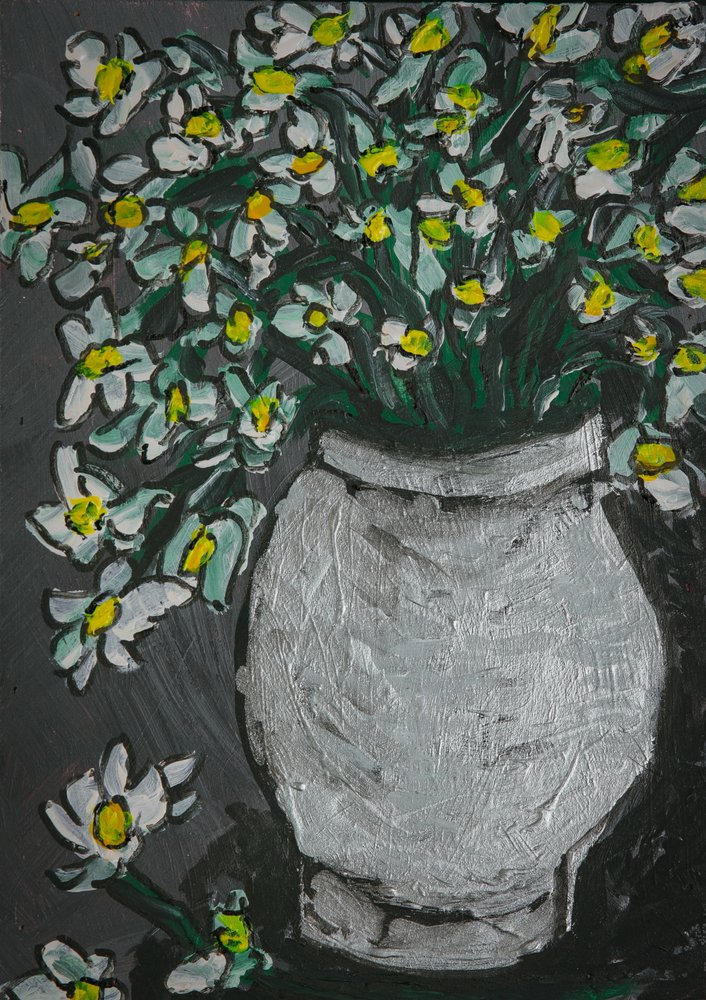 白い花と灰色の花瓶 作： 