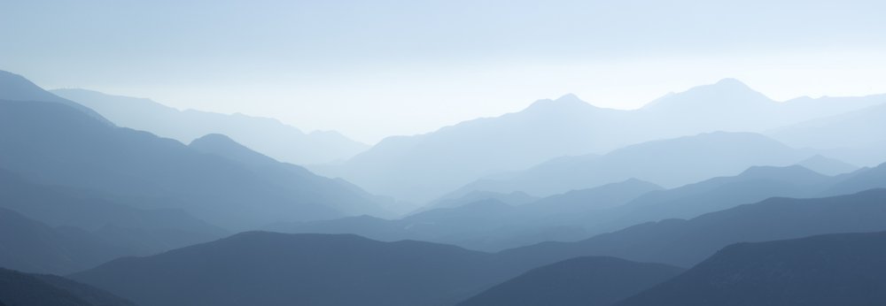 霧に包まれたブルーマウンテンズ 作： 