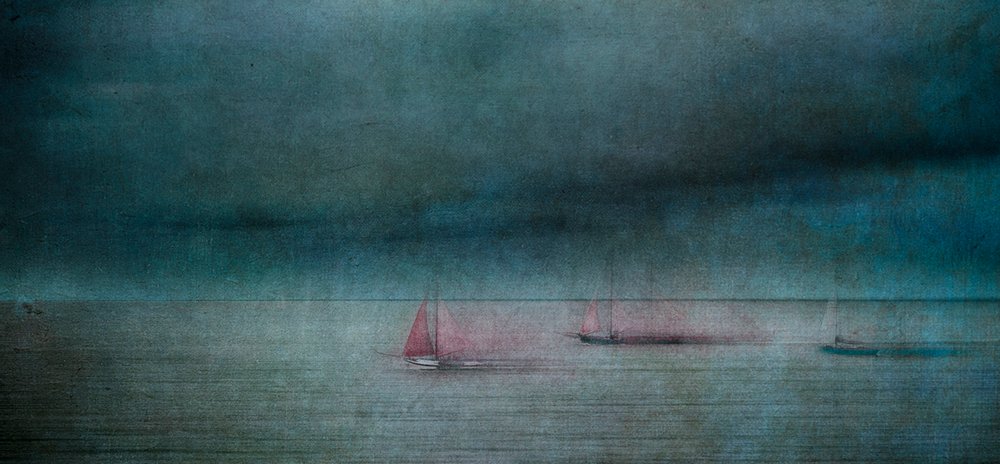 暗い海景と赤い帆 作： 