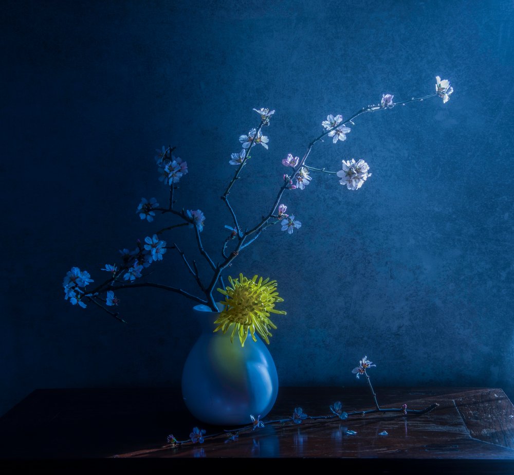 青い花と花瓶 作： 
