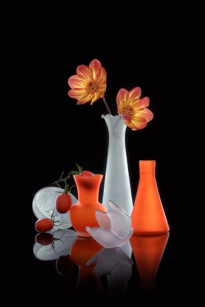 光る花瓶の静物画 作： 