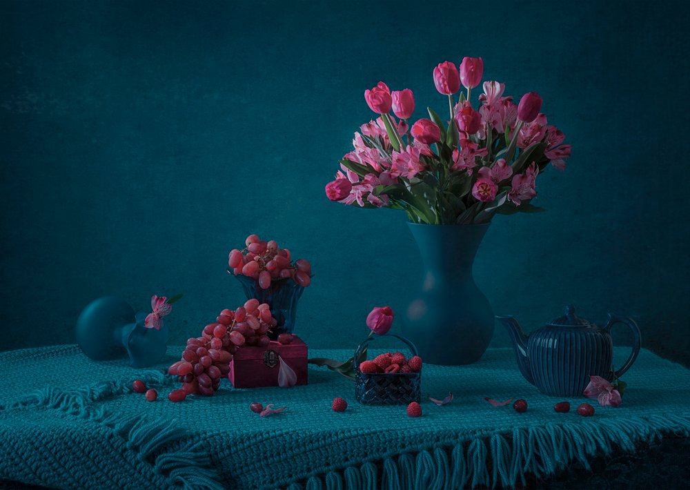 ムーディな花の静物画 作： 