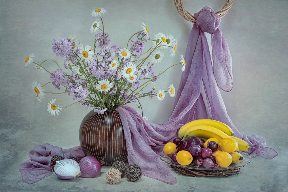 紫の花の静物画 作： 