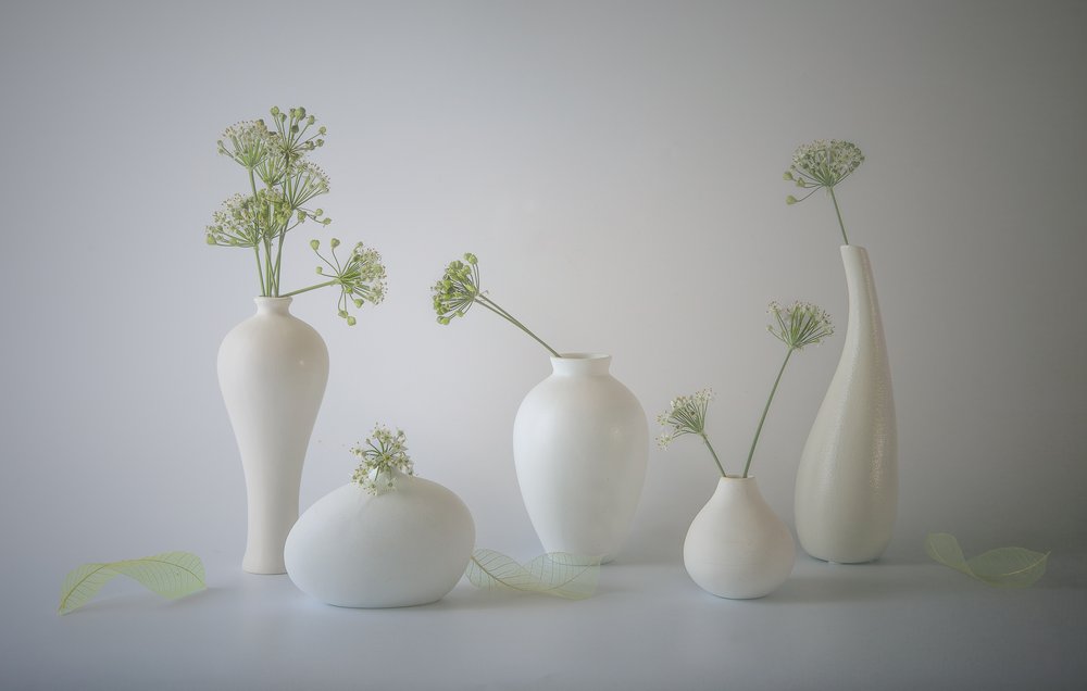 白い花瓶の静物画 作： 
