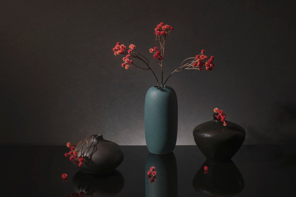 優雅な赤いベリーの静物画 作： 