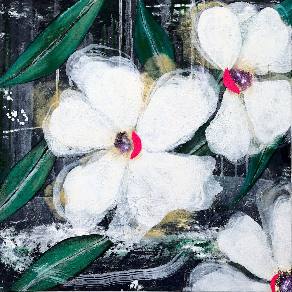 白い抽象的な花々 作： 
