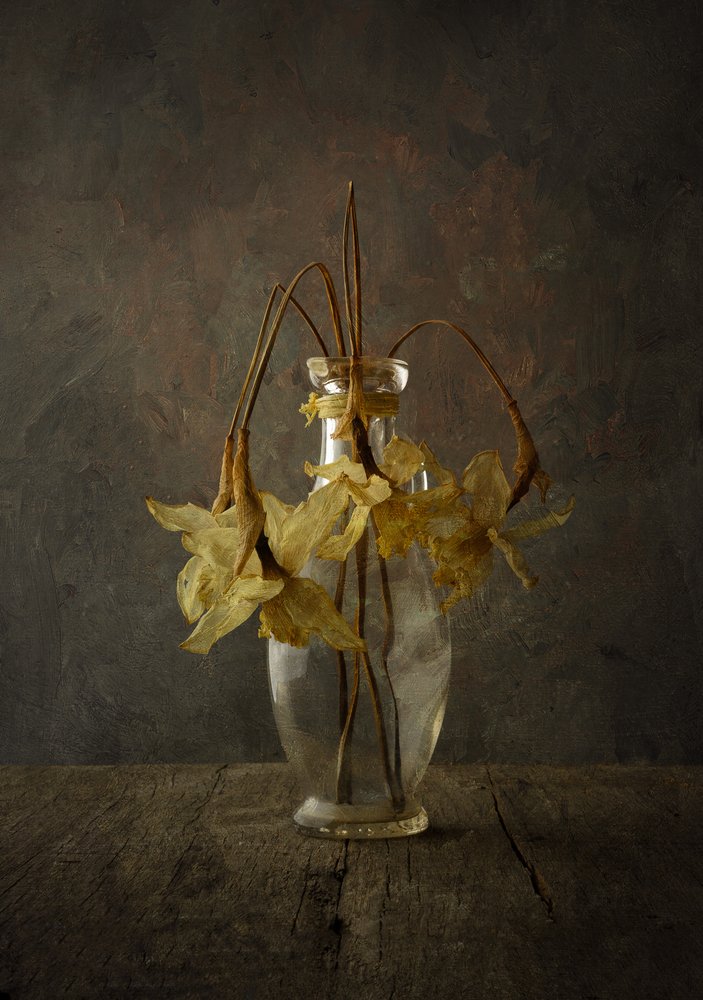 ムーディな花の静物画 作： 