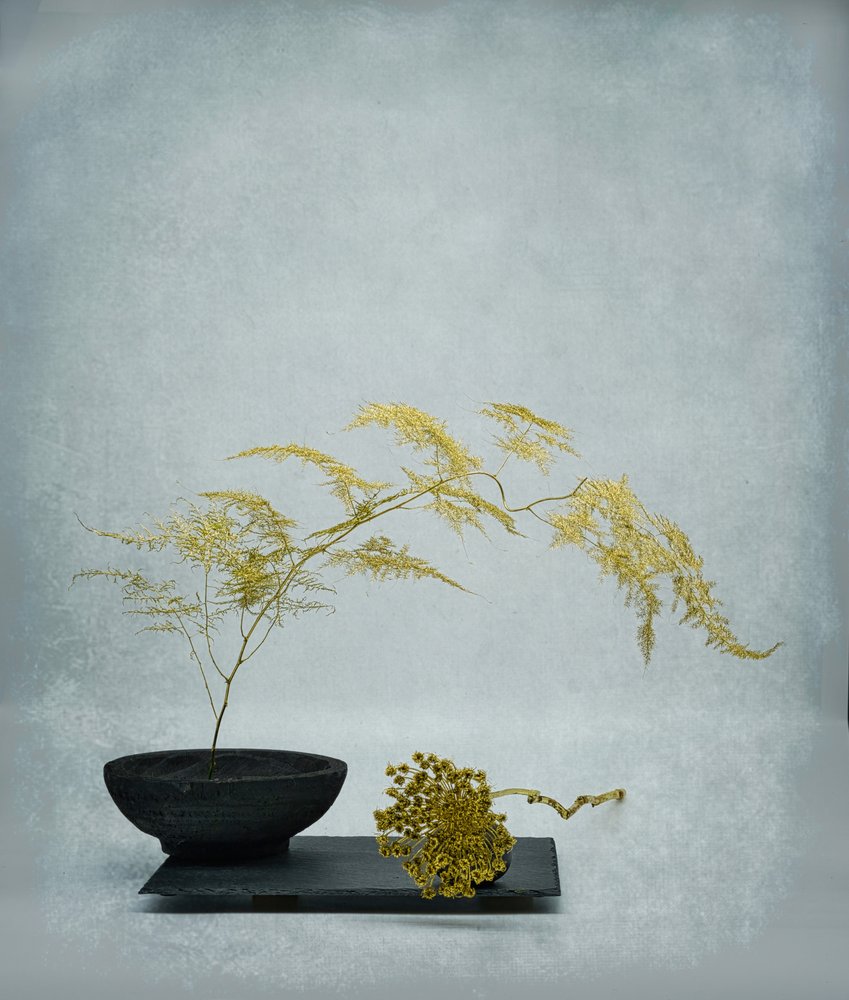黄金の生け花・静物画 作： 