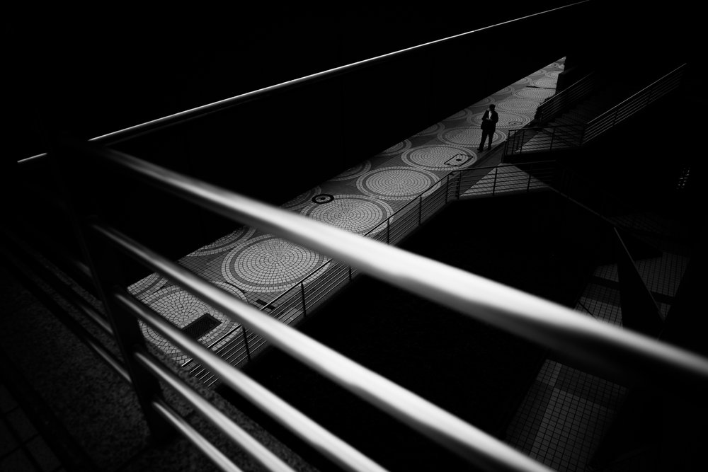 孤独な男 都市の遊歩道 作： 