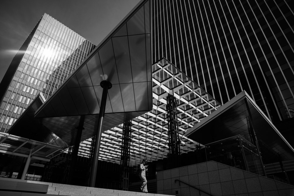 都市のガラス建築 作： 