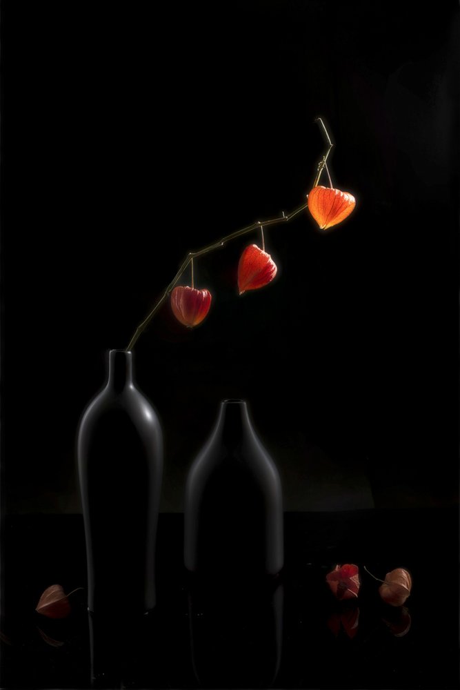 オレンジ色のランタンの静物画 作： 