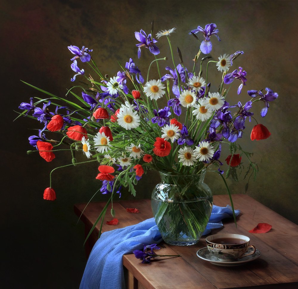鮮やかな花の静物画 作： 
