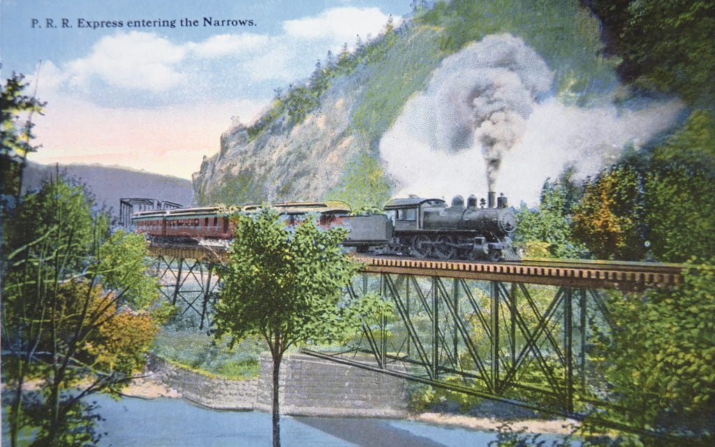 メリーランド州カンバーランドのナローズに入るペンシルバニア鉄道の特急のポストカード、1910年頃（カラーリトグラフ