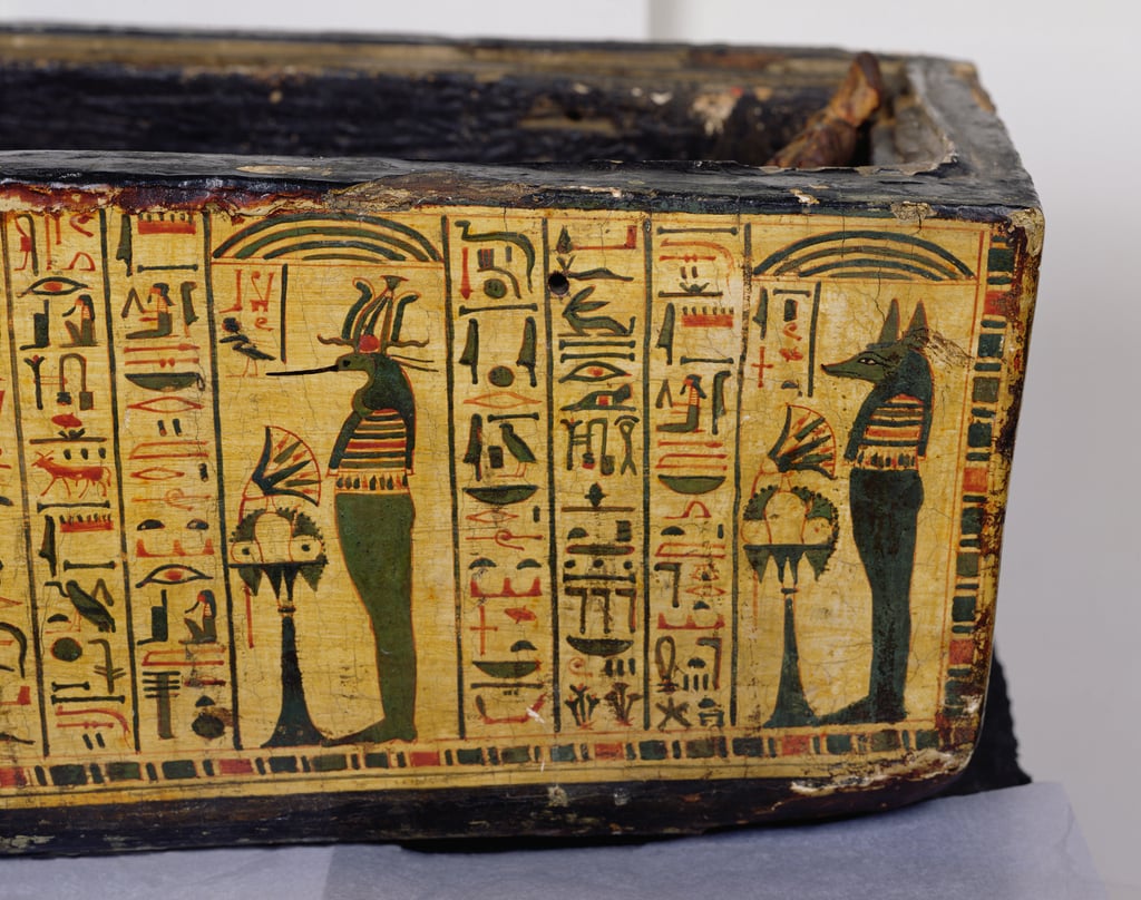 紀元前1100年頃、新王国時代にデイル・エル・バーリで発見されたとされるネシームンのミイラの外棺底部の詳細（彩色された木材                                    アート作品の設定をする