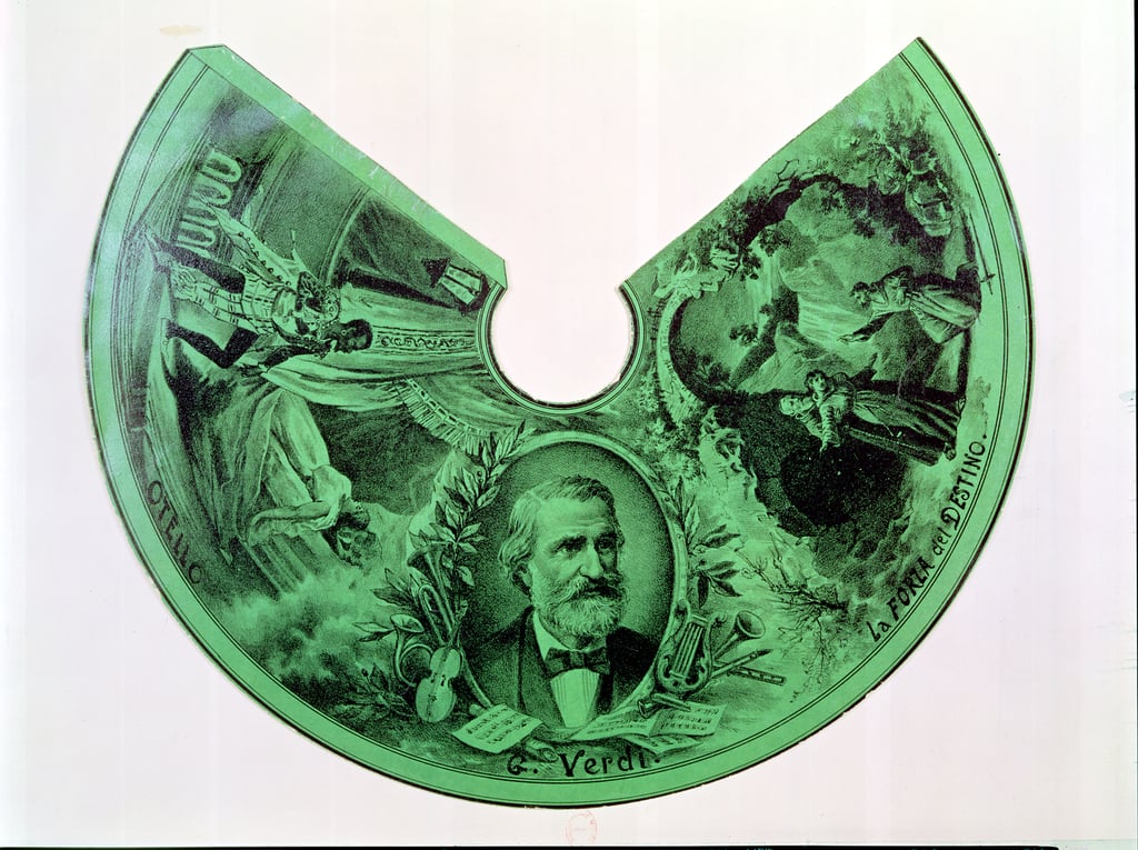 ジュゼッペヴェルディの肖像画（18131901）とオセロと運命の力（紙に彫刻）のシーンで飾られたランプシェード