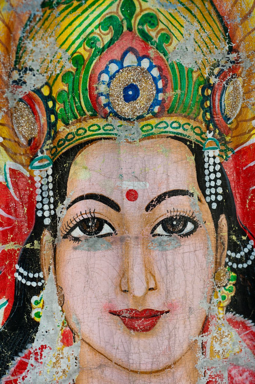 スリランカの東海岸にあるティルコビルの村の寺院の壁にあるヒンドゥー教の女神の絵。 2010年5月29日。 作： 不明