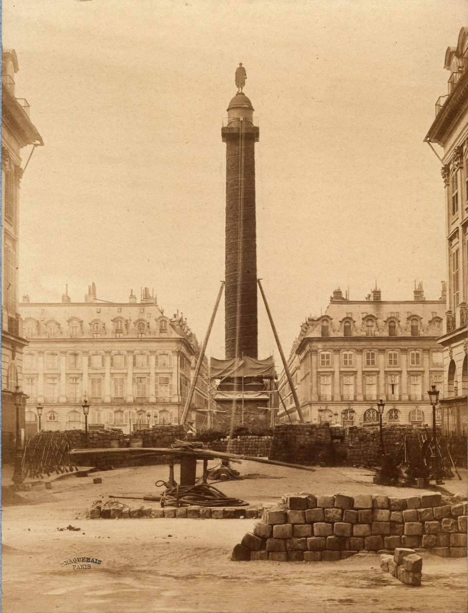 Commune de Paris（1871）：16051871のVendome柱の解体。Photo Turning、1871 Dim。 10.5x6.4 cm 作： 不明
