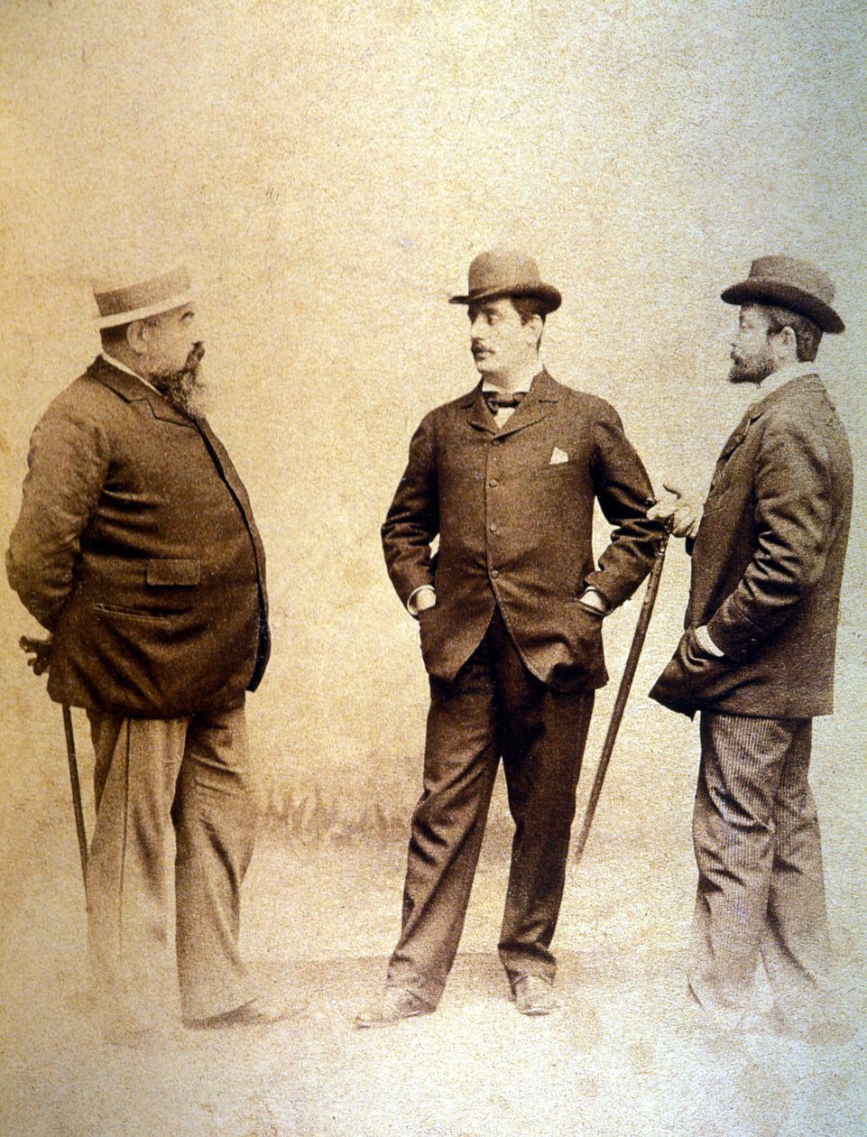 ジャコモプッチーニ（1858-1924）、中央に彼の台本作家、ジュゼッペジャコサ（左）とルイージイリカ（右）。 作： 不明