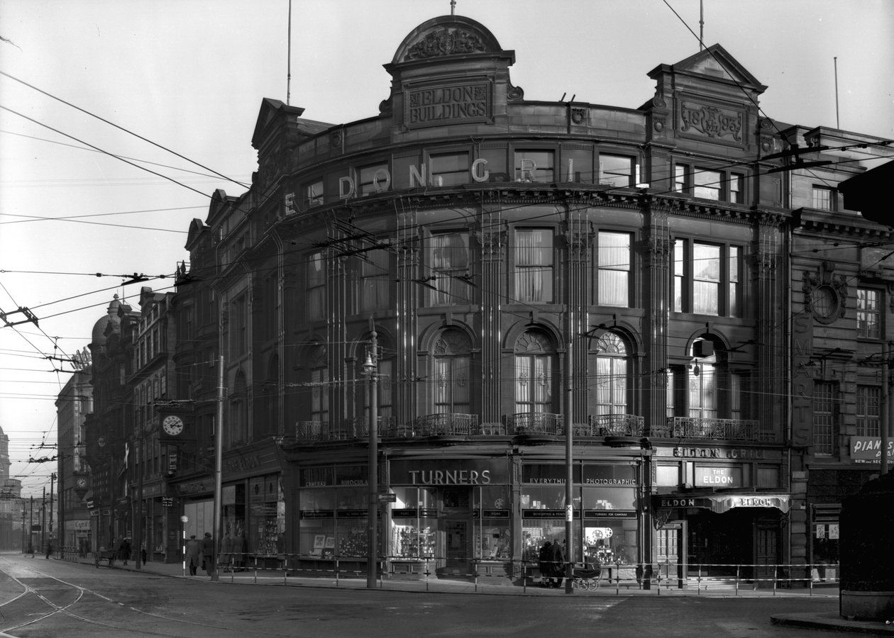 1950年2月、ニューカッスルアポンタインのBlackett Streetにあるターナーズ写真スタジオとショップのビュー（bw写真） 作： 不明不明