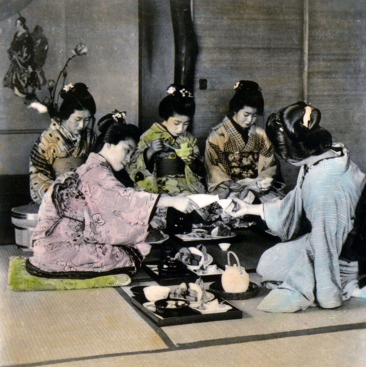 茶道、1900年頃（アルブメン写真） 作： 日本の写真家