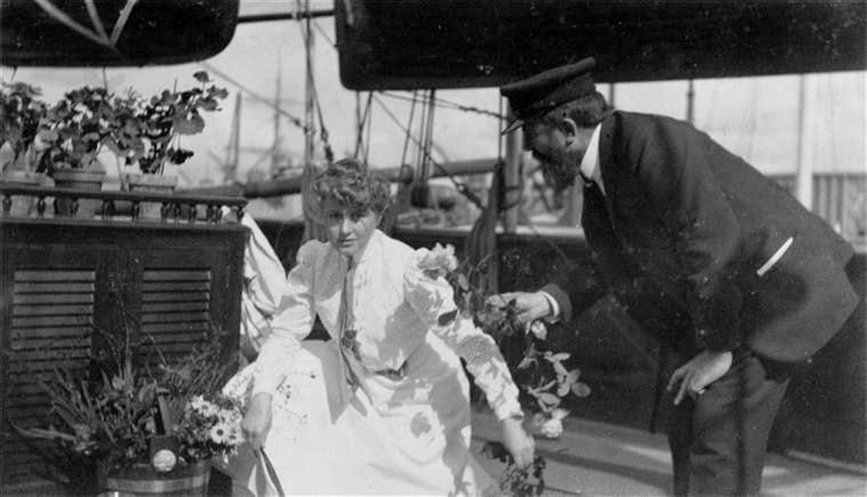 Simonne Legrand-Menier（1881-1972）とGaston Menier（1855-1934）の肖像。 作： 不明